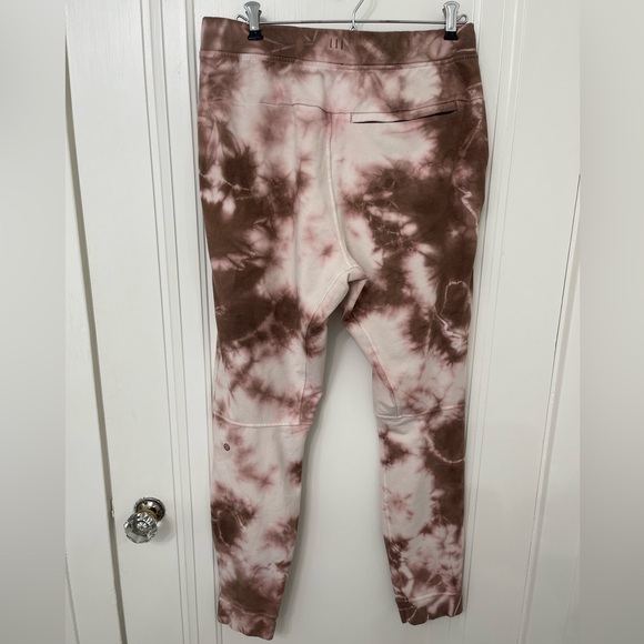 Lululemon Men’s City Sweat Jogger 29" *Earth Dye
Earth Color Clay Size Medium - Picture 6 of 8